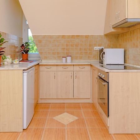 Illes Apartmanok Ii. ハイデゥソボスロー エクステリア 写真