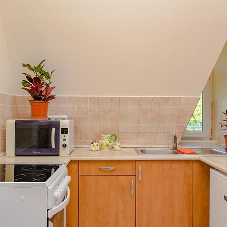 Illes Apartmanok Ii. ハイデゥソボスロー エクステリア 写真