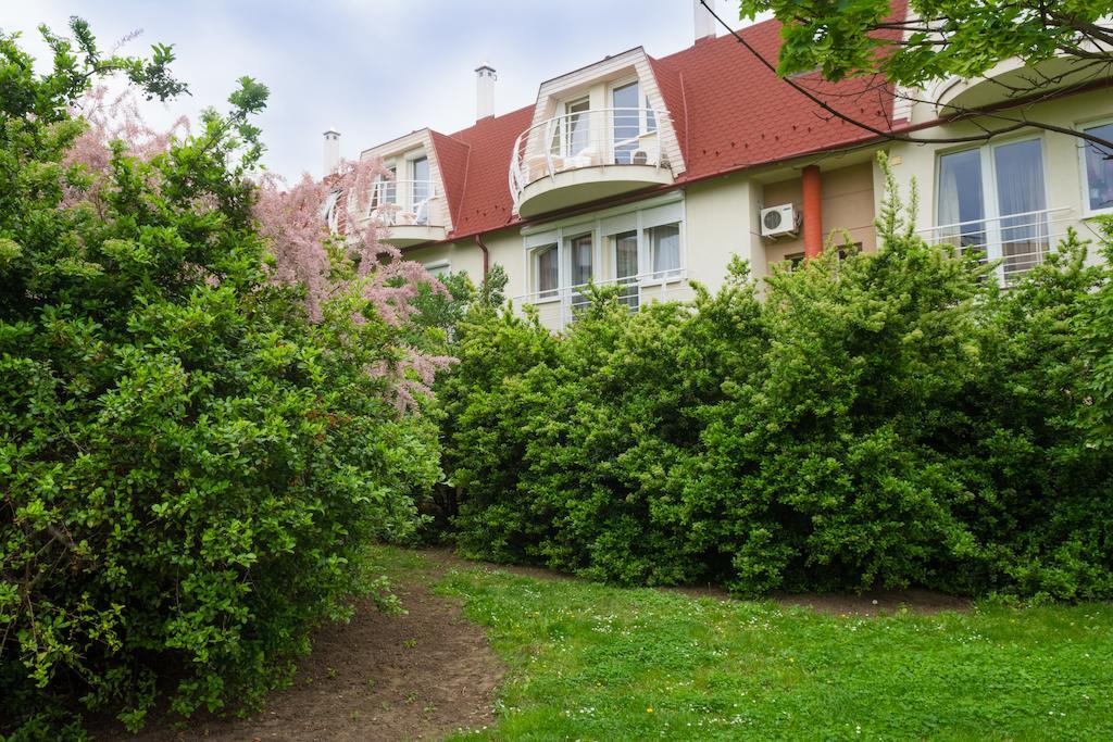 Illes Apartmanok Ii. ハイデゥソボスロー 部屋 写真
